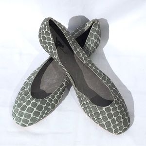 7 FOR ALL MANKIND Calf Hair Flats. NWOT